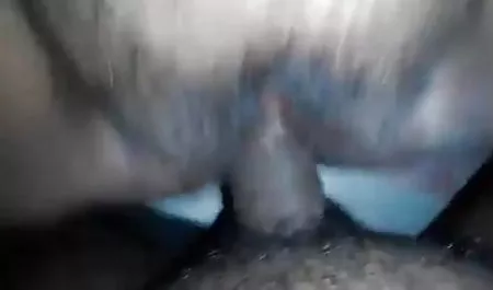 लड़की अपने पैरों को सेक्सी मूवी वीडियो में जुदा कर दिया और खुद
