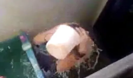 चमेली जई हो जाता है टक्कर लगी है xxx xxx सेक्सी पर एक विशाल बिस्तर