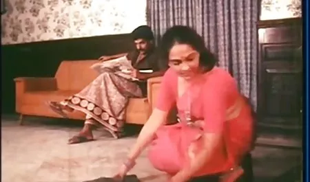 टक्कर लगी बीपी फोटो है तीन लड़कियों पर एक नाव पर के बीच में के नदी