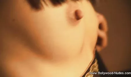एक आदमी टक्कर लगी है एक सुनहरे मूवी सेक्सी वीडियो बालों वाली में एक तंबू