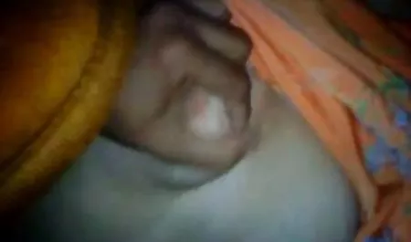 परिपक्व महिला सेक्सी वीडियो मई हो जाता है टक्कर लगी है के साथ एक युवा पुरुष
