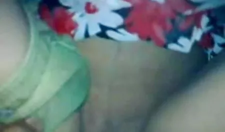ठाठ हिंदी xx वीडियो सदस्य पूल में श्यामला को खुश करने के लिए