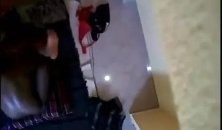 एक आदमी के साथ एक लड़की प्यार करता है सेक्सी हिन्दी वीडियो सेक्स