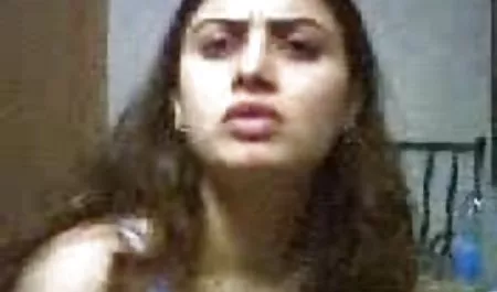 लड़की के सेक्सी वीडियो प्ले साथ पीटा आदमी
