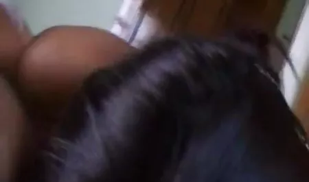दो सेक्सी में वीडियो लड़कियों और एक पुरुष में घर वीडियो