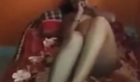 काले बाल वाली इंग्लिश सेक्सी वीडियो कॉम उसके झबरा भट्ठा पर कैमरा
