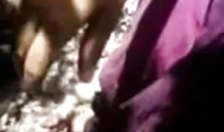 लाल बालों वाली लड़की सिक्स वीडियोस टक्कर लगी है
