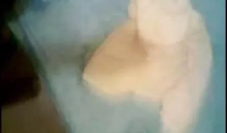 मैं घर पर बंद सेक्सी बीडीओ मरोड़ते हूं