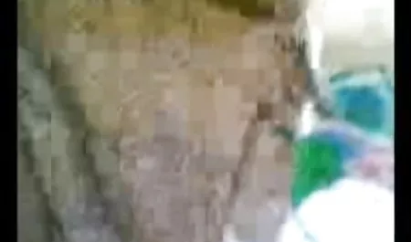 पूल सेक्स विडियो में समूह बैंग