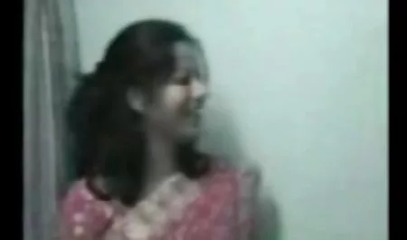 वह एक बट विकसित की सेक्सी इंडियन वीडियो है, और फिर वह पीटने