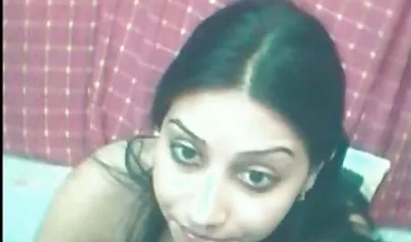 वह लड़कियों के साथ एक लड़का होने के शेशी विडियो लिए भाग्यशाली था ।
