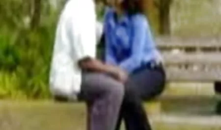 टक्कर लगी है एक एशियाई के sexy vide6 पास के पूल