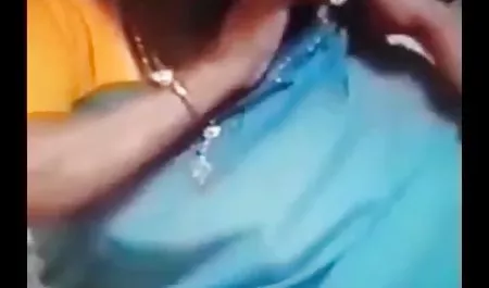 लड़की के साथ बड़े स्तनों प्यार करता है कुणी