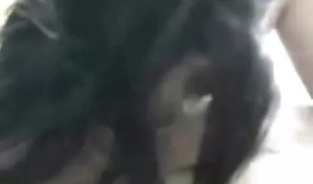 बड़े सेक्स वदो स्तन में एक महिला