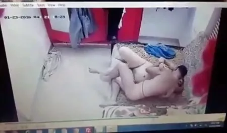 काले बाल वाली विडियो सेकसी और परिपक्व संरक्षक में चश्मा