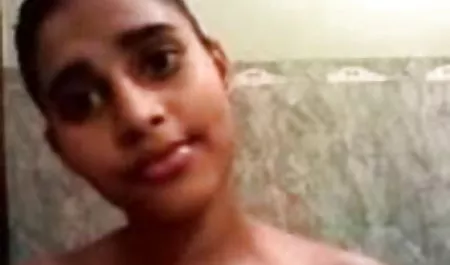 एक पेड़ यू सेक्स वीडियो के पास