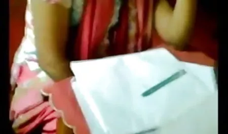 में हिन्दीसेक्स के शॉवर के साथ दूध