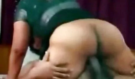 डबल प्रसन्न के लिए सेक्सी वेदिओ एक लड़की