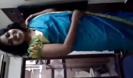 देखो, वह पोर्न वीडियो इन हिंदी उसके स्तनों और उसे पेशाब दिखाया ।