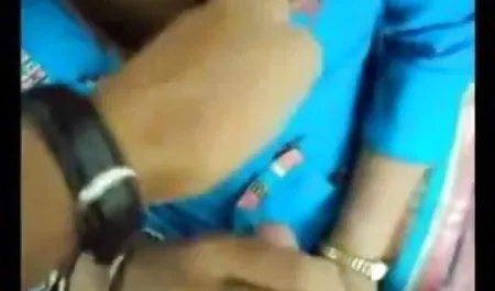 आवेशपूर्ण सेक्सी पोर्न श्यामला चाट