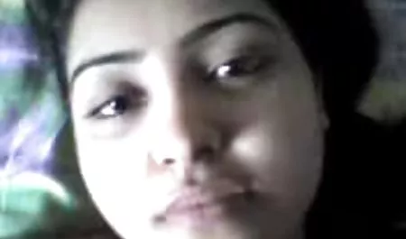 सुंदर सेक्सी वीडियो सेक्सी वीडियो सेक्सी मोईटी गहराई से निगल डिक