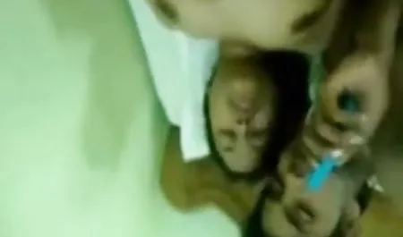 के साथ बड़े डिक टक्कर लगी है सुनहरे पोर्न वीडियो कॉम बालों वाली