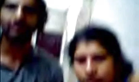 एक आदमी एक औरत वीडियो सेक्सी वीडियो एक लाल पोशाक में