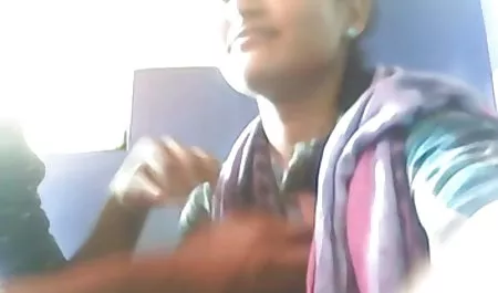 होंठ और कमर भारतीय सेक्स विडिओ के नीचे पर कामुक चुंबन